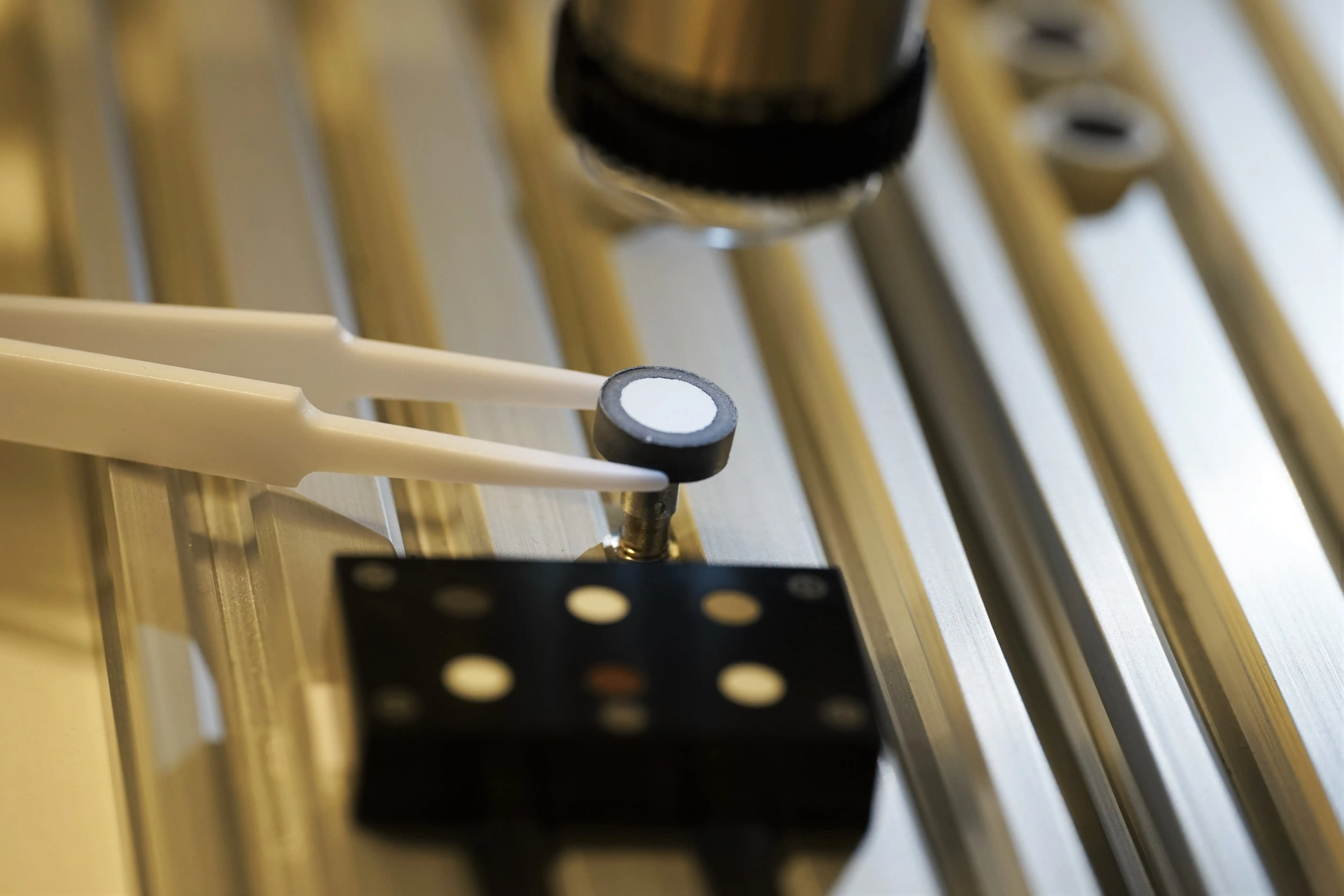 Pulvertabletten unter dem Mikroskop